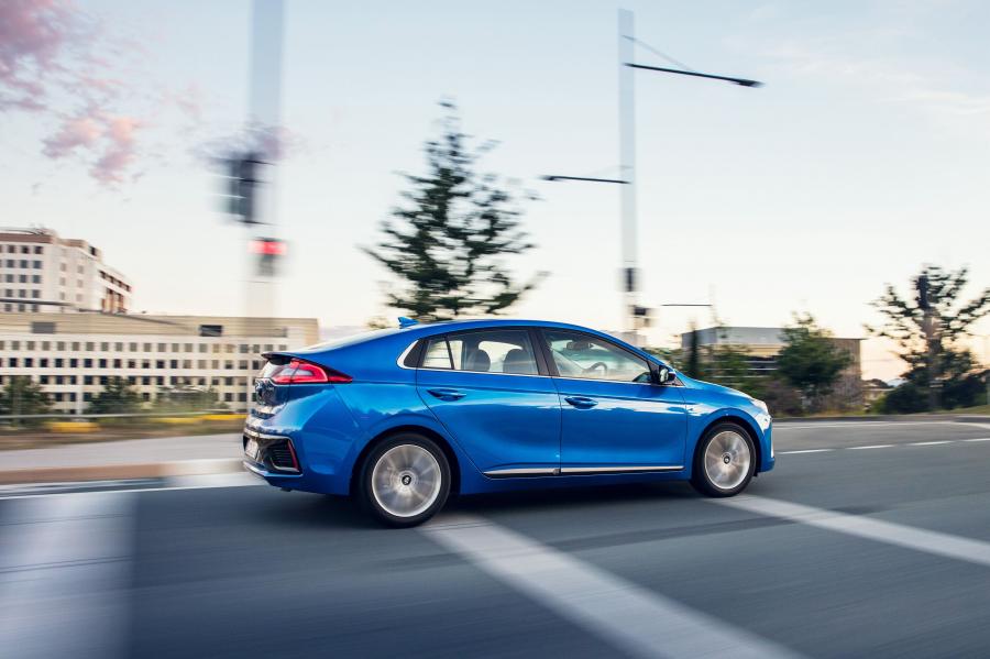  Hyundai IONIQ hybrid (AE) 2018 года  (AU) (фото 12 из 42)